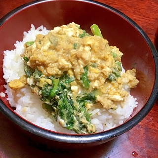 春菊の天かす卵とじ丼。